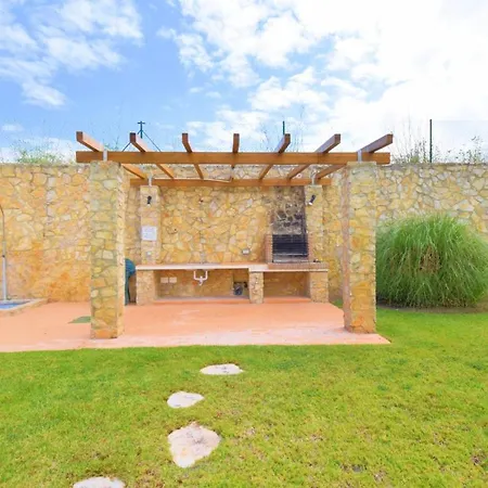 Private Large Terrace Facing The Swimming Pool Appartamento