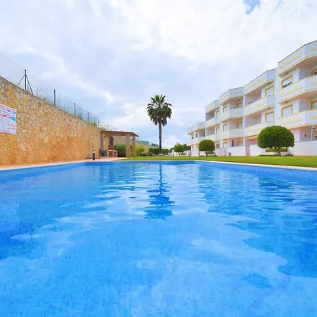 Private Large Terrace Facing The Swimming Pool Guia